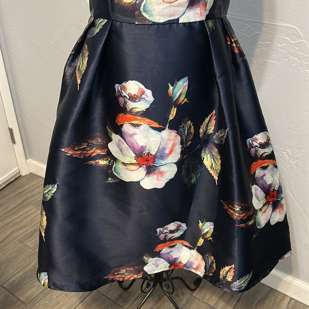 Beulah Style Floral on Navy, fit/flare occasion midi dress. Sleeveless. Size MP - Picture 3 of 12